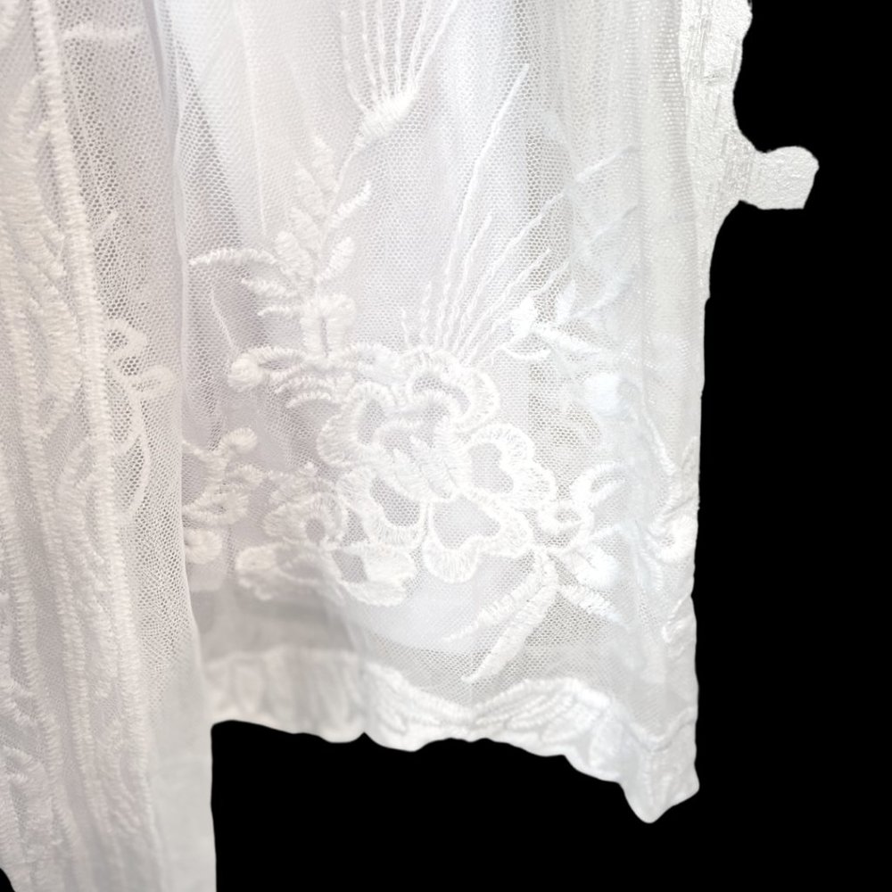 White long dress flower - Picture 5 of 6